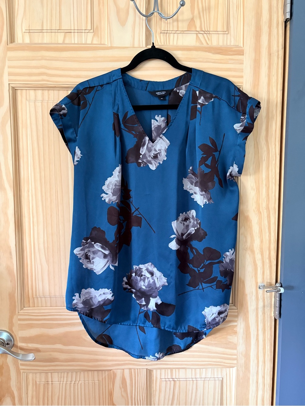 Simply Vera Vera Wang Teal Blue Floral V-Neck Blouse